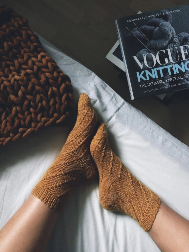Slash Socks. Wzór na druty [PL]